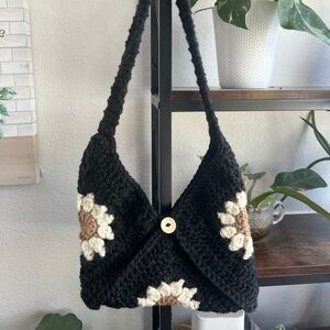 Handmade 🌼 black daisy shoulder bag